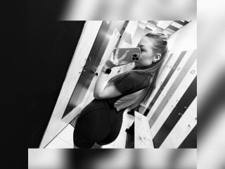 Visit HottLove01 profile