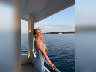 Visit Sweet22girl2122 profile
