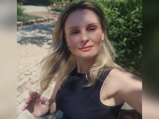 Visit MmmmBeautyyy profile