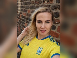 Visit AshleyLily profile