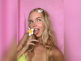 Visit roxycherry profile