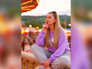 View Delira profile in Make New Friends category