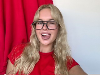 Visit roxycherry profile