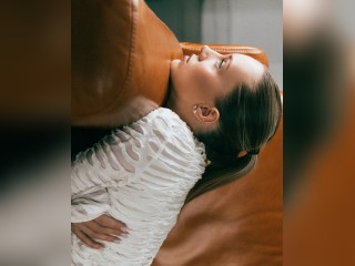 View MissVanessa profile in Girls - A Little Shy category