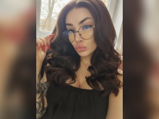 View lunadarkv91 profile in Girls - Not So Shy category