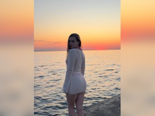 Visit miumeowww profile