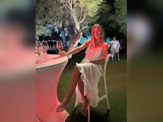 View EnchantedRose profile in Girls - A Little Shy category