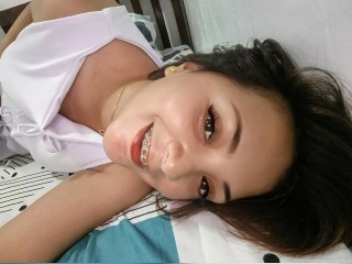 View yvonne profile in Girls - Not So Shy category