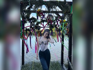 Visit Davriasss profile