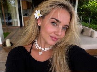 Visit aylin9999 profile