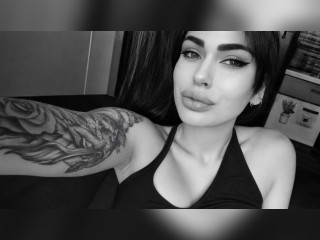View Lunadarkkk98 profile in Girls - A Little Shy category