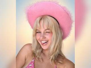 View roxycherry profile in Make New Friends category