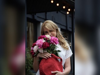 View LadyElyaWhisp profile in Make New Friends category