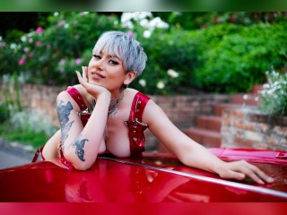 View RubyReds profile in Glamour Girls category