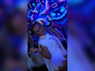 View IsabelleEthan profile in Girls - Instant Action category