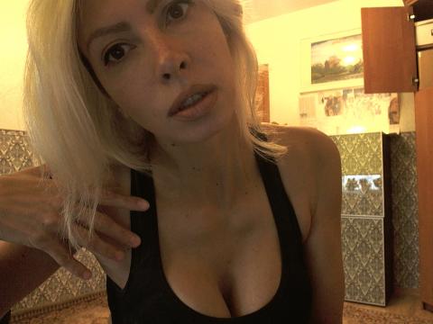 Why not cam2cam with RoxySkyBlue: Strip-tease