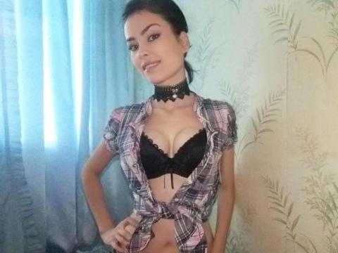 Connect with webcam model Trisha4Fun: Outfits