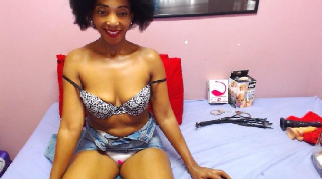 Explore your dreams with webcam model NikkyJiggles: Mistress/slave