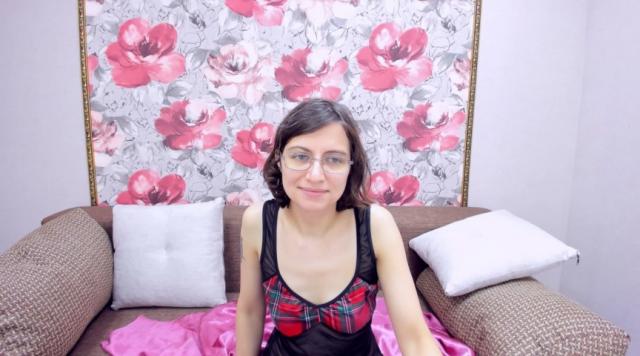 Adult webcam chat with MarilynDream: Nails