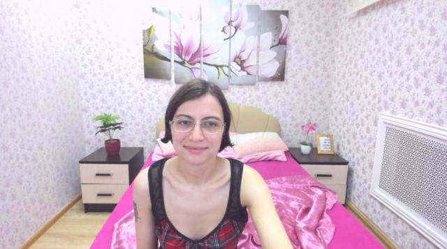 Welcome to cammodel profile for MarilynDream: Nipple play