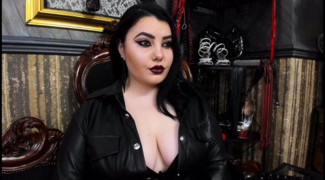 Find your cam match with MelissaGlow: Dominatrix
