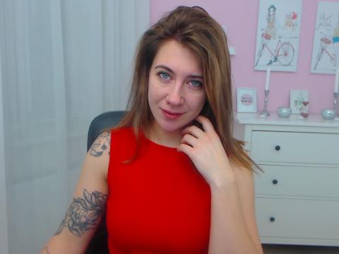 Find your cam match with SloaneWill1: Nails