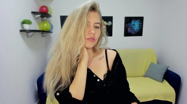 Connect with webcam model CameliaBrown: Kissing