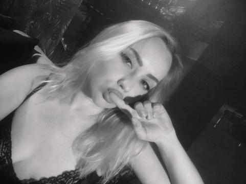 Explore your dreams with webcam model SweetGalateja: Nipple play