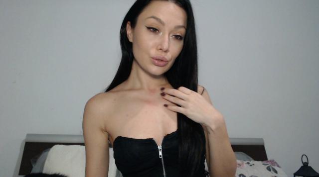 Connect with webcam model TatianaWildX: Piercings & tattoos