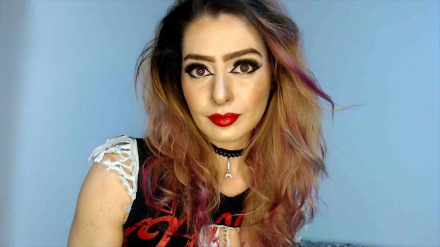 Find your cam match with QueenJessica: Outfits