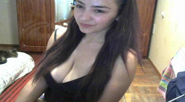 Connect with webcam model LittleKitty555: Exercise