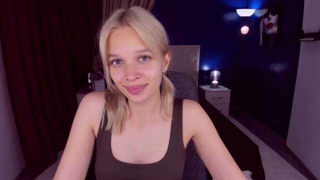 Find your cam match with NatashaSmily: Kissing