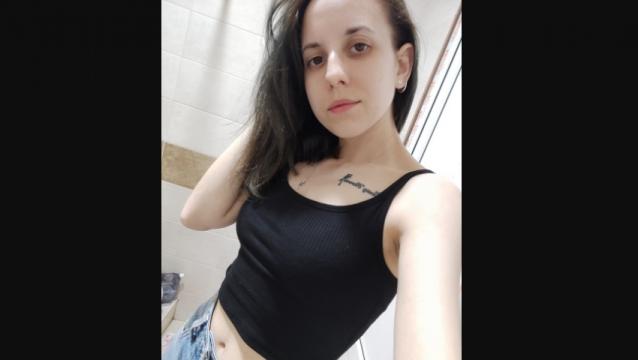 Connect with webcam model Tiana33: Nails