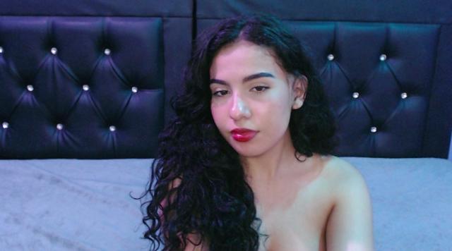 Find your cam match with AngelicaWinter: Outfits