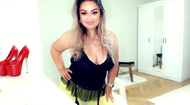 Connect with webcam model IrinnaMoris: Legs, feet & shoes