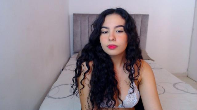 Explore your dreams with webcam model AngelicaWinter: Strip-tease