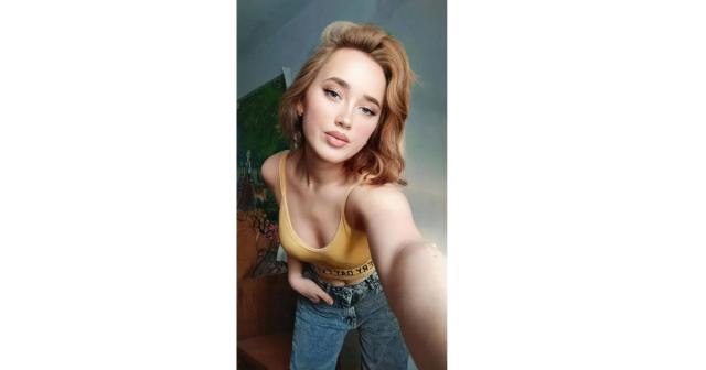 Explore your dreams with webcam model Mssnata: Strip-tease