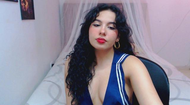 Explore your dreams with webcam model AngelicaWinter: Strip-tease