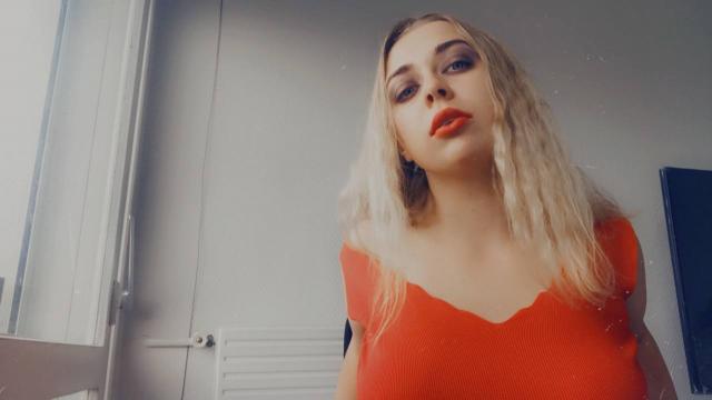 Adult chat with GoddessAnita: Nails