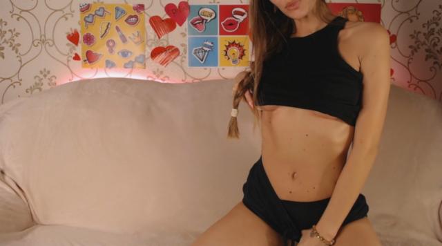 Start video chat with JulDoll4U