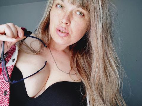 Find your cam match with KellyGentleTouc