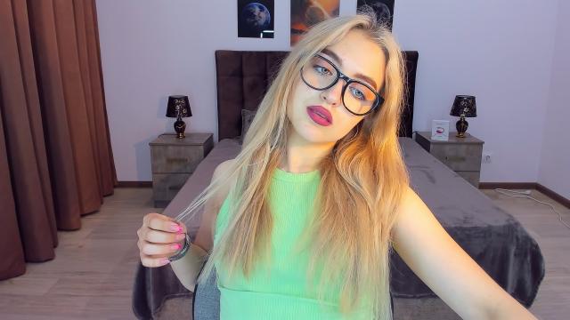 Explore your dreams with webcam model AdeleLawrence: Leather