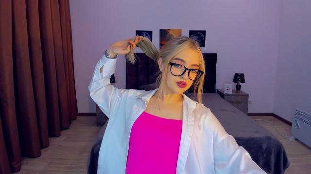 Connect with webcam model AdeleLawrence: Kissing