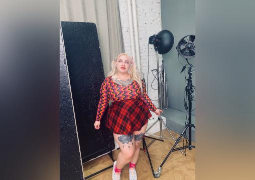 Explore your dreams with webcam model KateJen: Outfits