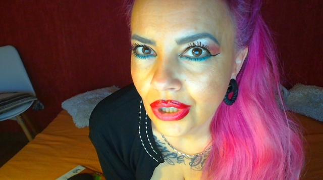 Explore your dreams with webcam model AnalBlondeSexx: Kissing