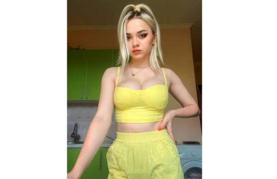 Adult chat with 1MissChanel: Make up