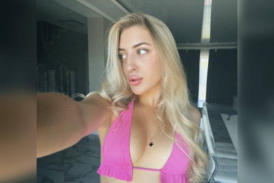 Welcome to cammodel profile for Sweet1Blonde: Kissing