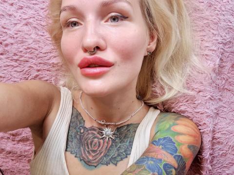 Find your cam match with JessicaInverso: Freckles