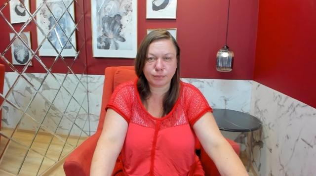 Connect with webcam model KellyPerfection: Nipple play