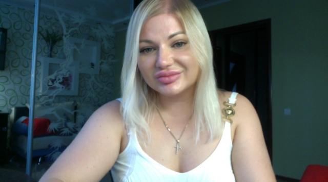 Explore your dreams with webcam model MilashkaBlonde1: Make up